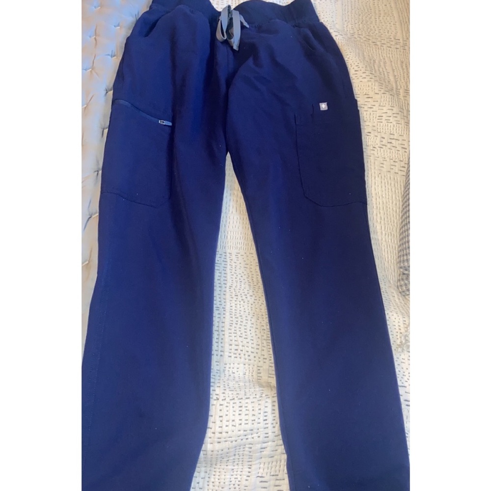Womens scrub bottoms.